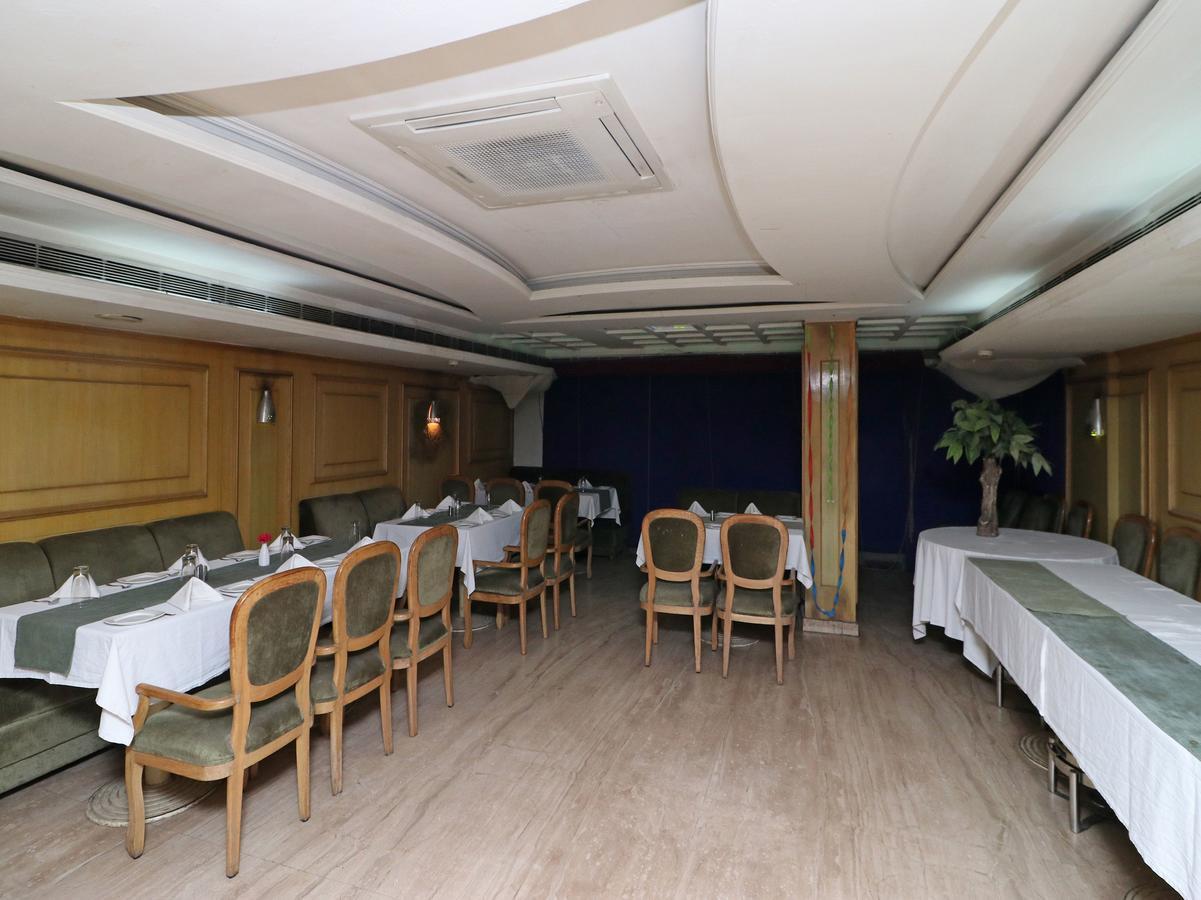 Oyo 11647 Hotel Metro アーグラ エクステリア 写真