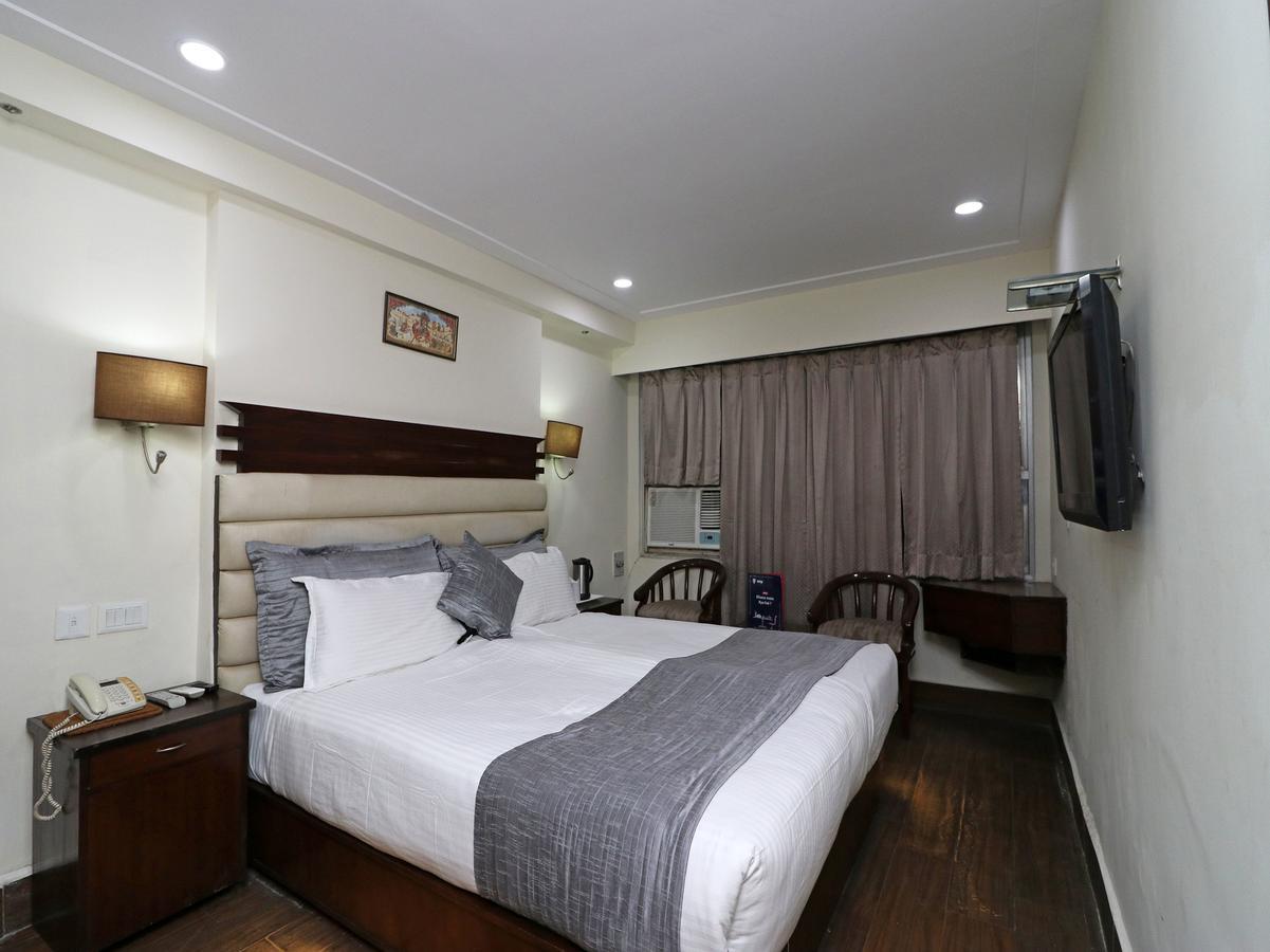 Oyo 11647 Hotel Metro アーグラ エクステリア 写真